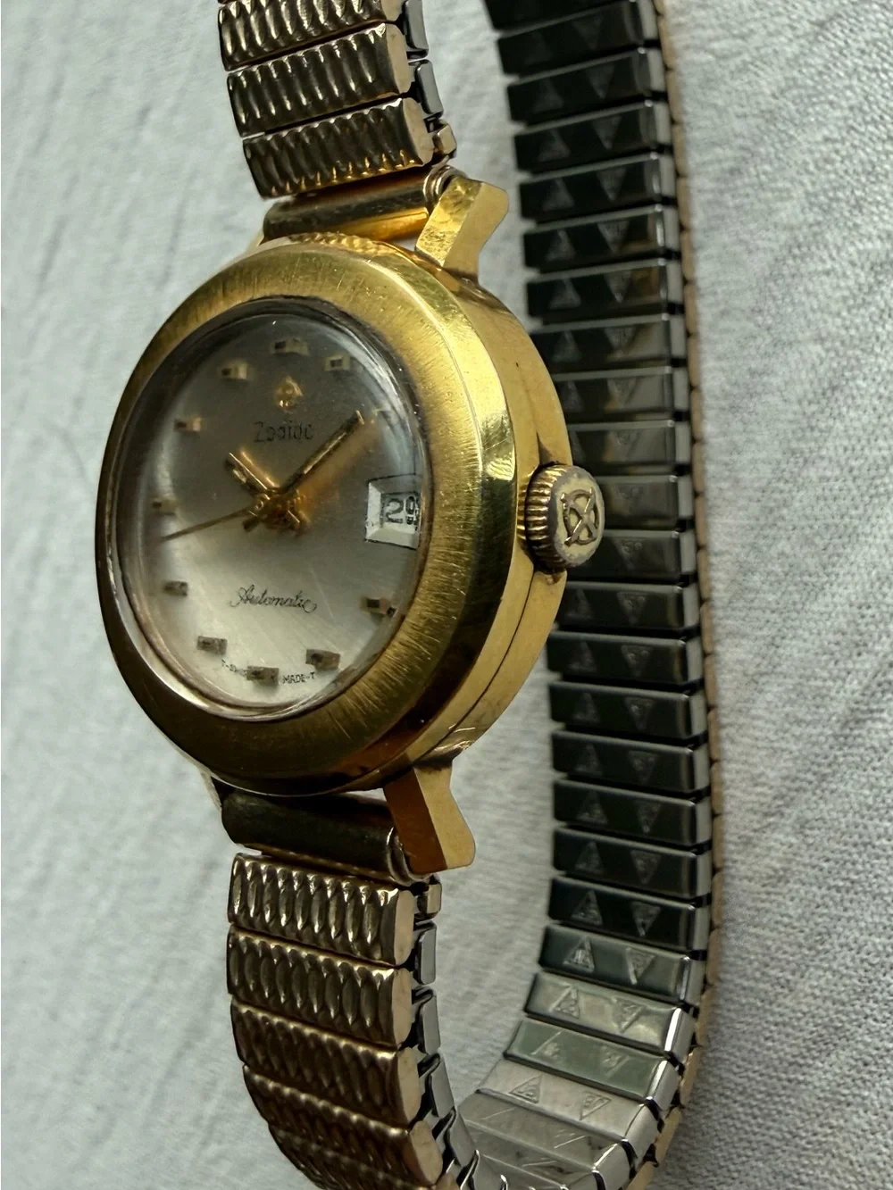 Vintage 1960s Zodiac Senator Automatic Ladies 26.5mm Watch - Nearly NOS!
